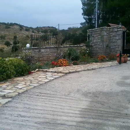 Elova בית הארחה