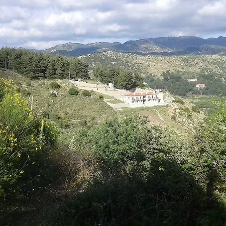 בית הארחה Elova Zátouna