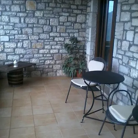 Elova בית הארחה